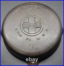 #7 GRISWOLD, cast iron skillet, 701 D VERY NICE LARGE LOGO. (FREE SHIPPING)