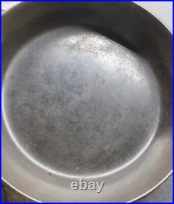 #7 GRISWOLD, cast iron skillet, 701 D VERY NICE LARGE LOGO. (FREE SHIPPING)