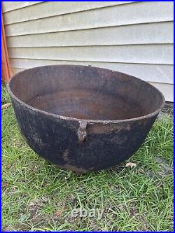 Antique EXTRA LARGE Scalding Cooking Cauldron Cast iron No. 3, Pre 1890s