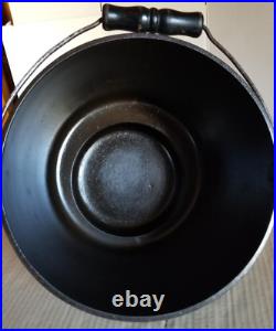 Antique GRISWOLD Eccentric Kettle Cast Iron, #8 Large Pot, ERIE #817