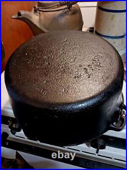 Awesome Vintage Large Cast Iron Lodge #10 Dutch Oven Collectors Item Nice