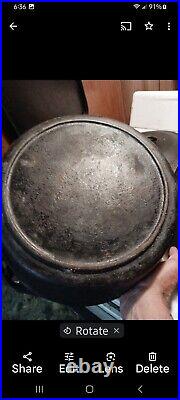 Awesome Vintage Lodge Cast Iron Dutch Oven # 12 Large