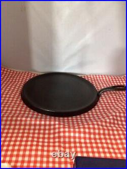 Griswold Cast Iron #9Griddle Large Logo