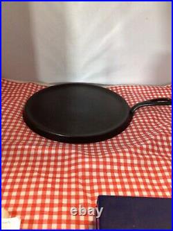 Griswold Cast Iron #9Griddle Large Logo