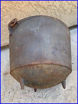 Large Antique Cast Iron Gatemarked Cowboy Bean Pot