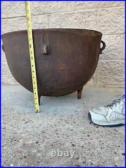 Large Antique Cast Iron Wash Pot Cauldron