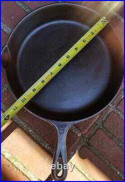 VINTAGE GRISWOLD CAST IRON #8 SKILLET #704D LARGE 10 FRYING PAN Sits flat USA