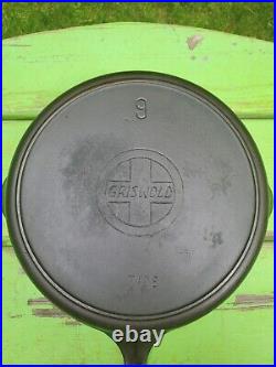 Vintage Griswold #9/710B Cast Iron Skillet Large Logo Slant Letters Smoke Ring