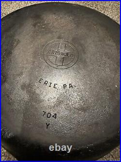 Vintage Griswold no. 8 large logo cast iron skillet 704 Y sits flat